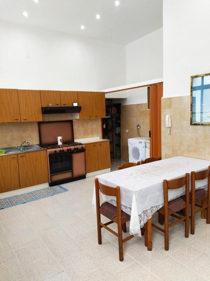 Nonno Ciccio Apartment Lizzano  Exteriör bild